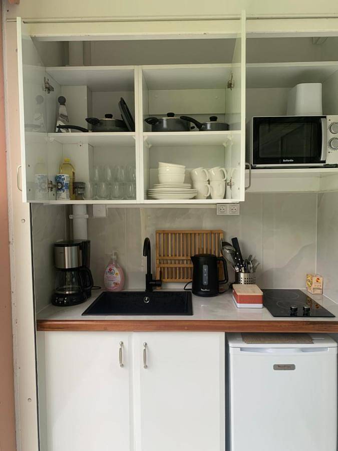 Gîte pour 2 personnes, avec piscine ainsi que jardin et terrasse dans Plage de Folle Anse - 3