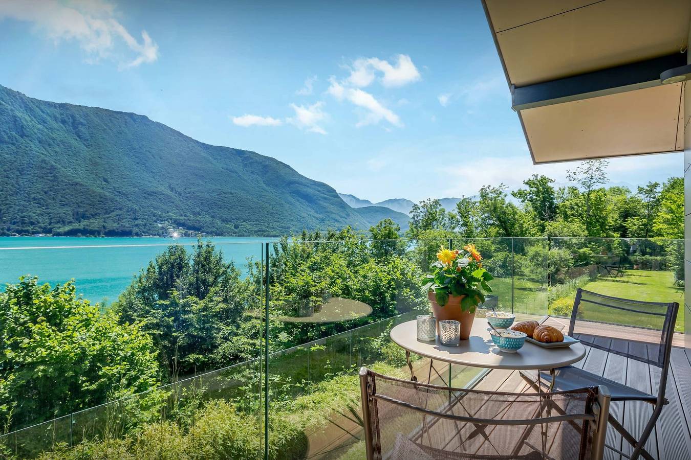 Lake Annecy property for 8 with nordic spa & great views - Ovo Network in Doussard, Parc naturel régional du Massif des Bauges