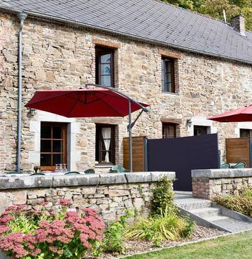 Gîte pour 6 personnes, avec vue ainsi que piscine et terrasse à Vireux-Wallerand