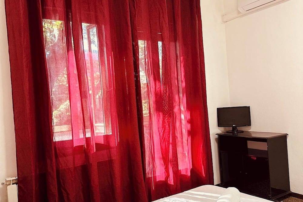Entire apartment, Double room with balcony 2 people’s in Mestre, Venice