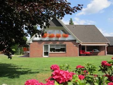 Ferienwohnung für 3 Personen, mit Terrasse und Garten, kinderfreundlich in Steinkirchen