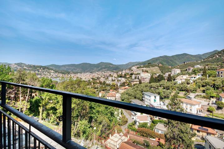 Appartamento intero, Appartamento 'Condominio Sereno' con vista mare, balcone e Wi-Fi in Rapallo (Città), Rapallo