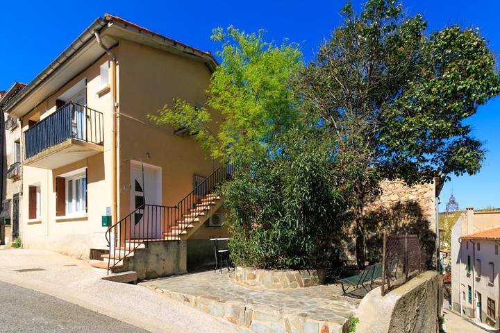 Gîte pour 4 personnes, avec vue et balcon à Tautavel
