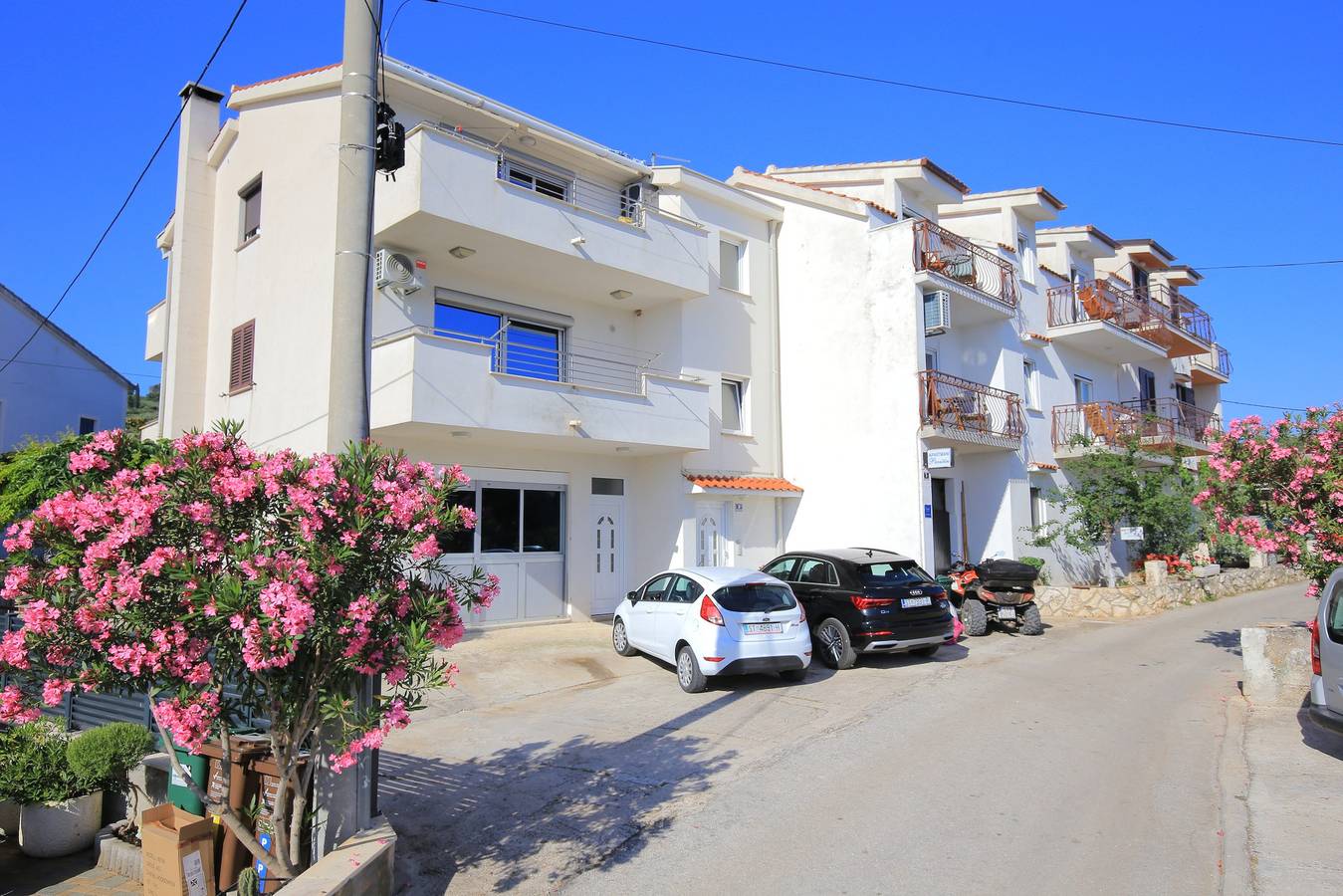 Ganze Wohnung, 1-Zimmer-Ferienwohnung mit Terrasse und Meerblick Slatine, Ciovo A-24266-d in Slatine, Ciovo