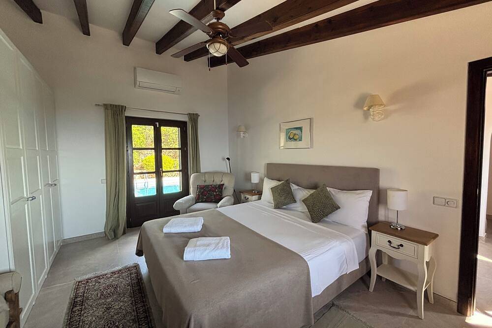 Fabulous 4-bedroom sea view villa with Pool, Ac, Wifi in beautiful Deià in Deià, Mallorca Westen