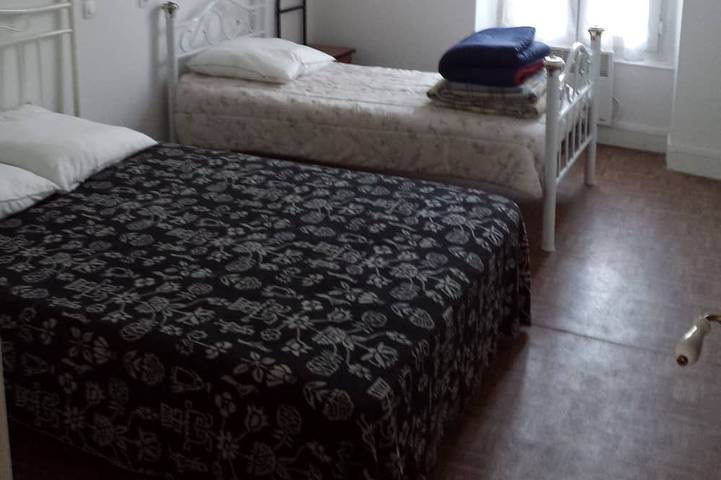 Gîte pour 5 personnes, avec terrasse dans Gare De La Bourboule - 2