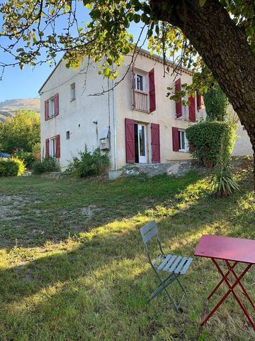 Gîte pour 7 personnes, avec jardin et vue ainsi que balcon et piscine dans Tartonne