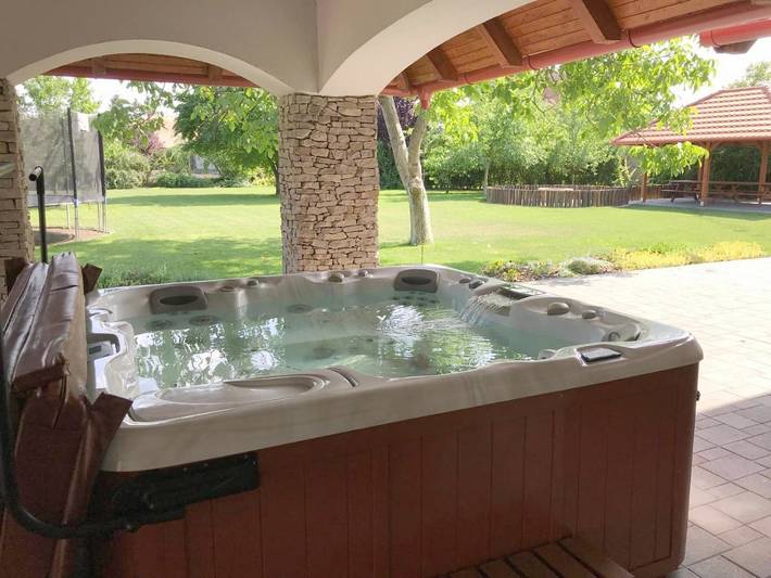 Ferienwohnung für 8 Personen, mit Ausblick und Garten