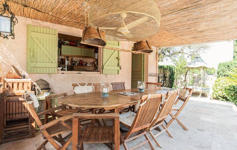 Location de vacances pour 12 personnes, avec jardin ainsi que piscine et terrasse, animaux acceptés à Tourrettes - 4