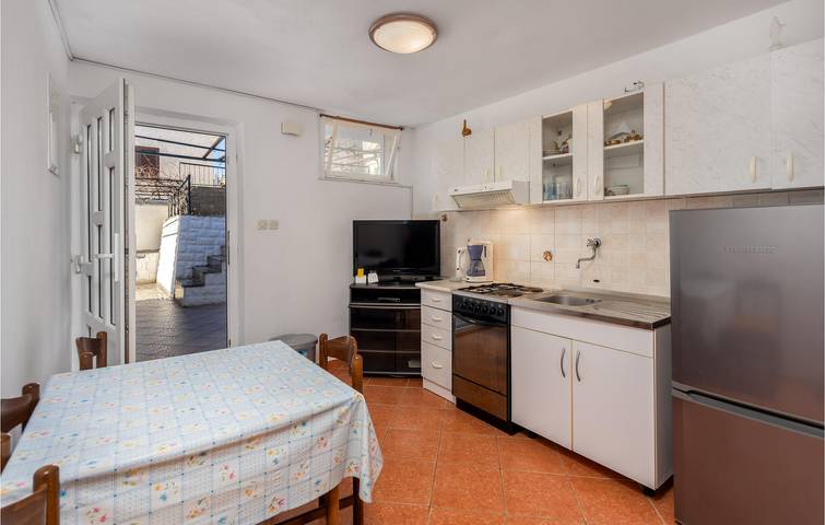 Ganze Ferienwohnung, Gemütliche Wohnung mit WLAN, Terrasse und Parkplatz – 1000 m zum Strand in Senj, Kvarner Festland