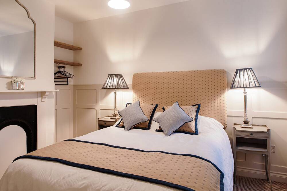 Didis Cottage-Dog Friendly-Garden-Cowes-Sleeps 4 in Cowes, Isle of Wight