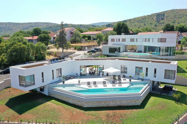 Villa für 12 Personen, mit Sauna und Pool sowie Garten - 1
