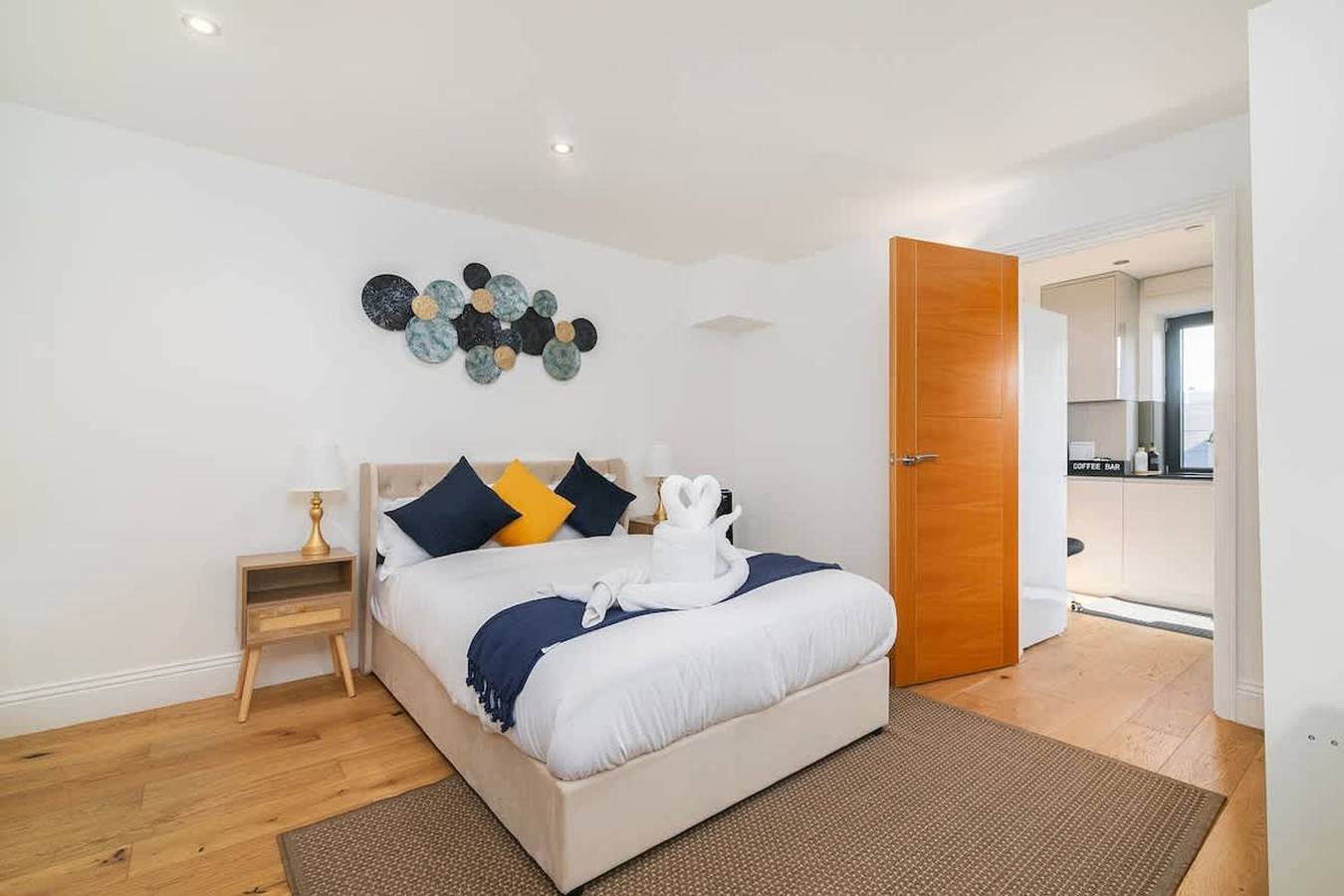 Entire apartment, Modern Shoreditch Apartment with Balcony Sleeps 4 in Bethnal Green, London