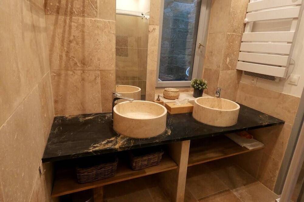 Ganze Wohnung, 'The Ucetia' appt in charming stone house in Uzès centre in Uzès, Nimes und Umgebung