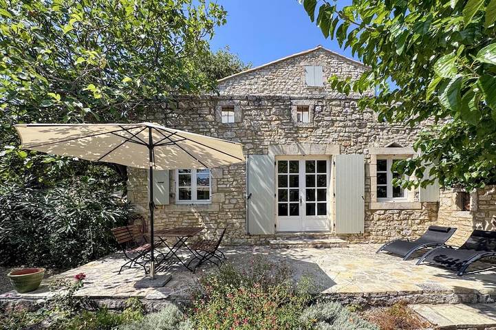 Gîte pour 2 personnes, avec jardin à Le Garn
