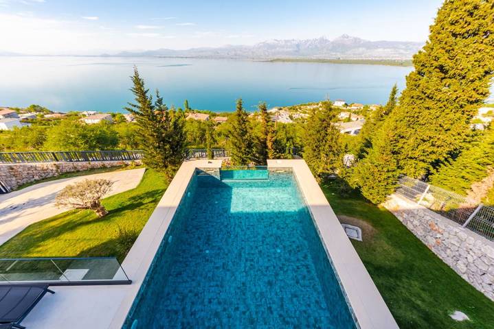 Villa für 8 Personen, mit Pool und Garten sowie Balkon, kinderfreundlich in Albanien - 2