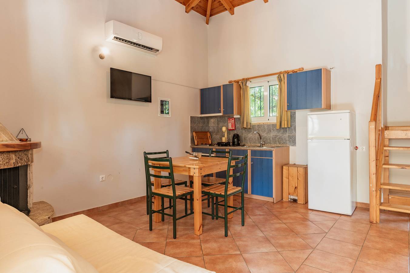 Country House 'Maisonette with Private Patio 2' with Mountain View, Wi-Fi and Air Conditioning in Kynouria