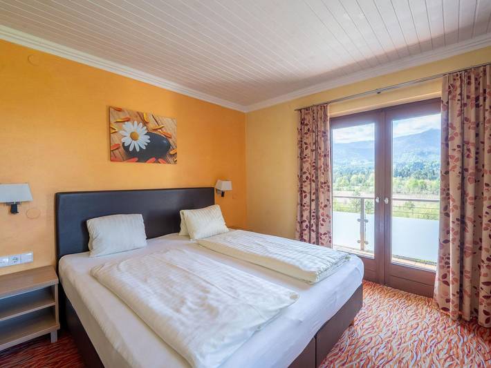 Hotel für 2 Personen, mit Garten und Terrasse in Egg am Faaker See - 4