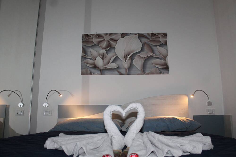 Located in downtown area, renovated in 2021 in contemporary style in Pietramontecorvino, Foggia Province