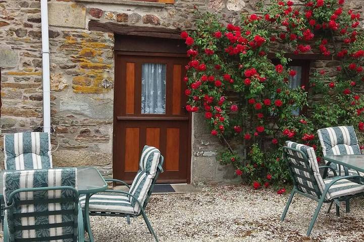 Gîte pour 6 personnes, avec jardin et piscine, animaux acceptés à Saint-Connec