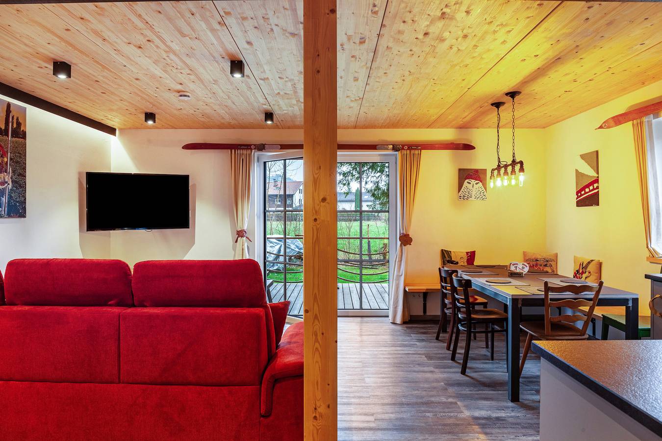 Chalet Rauschn with mountain view with whirlpool, shared sauna, terrace, balcony. in Farchant, Bavarian Alps
