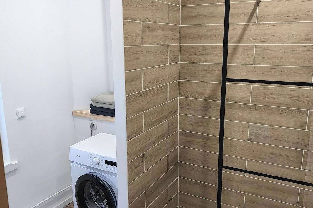 Ganze Wohnung, Quiet Downtown Ground-Floor Apartment with Parking in Charleville-Mézières, Ardennen