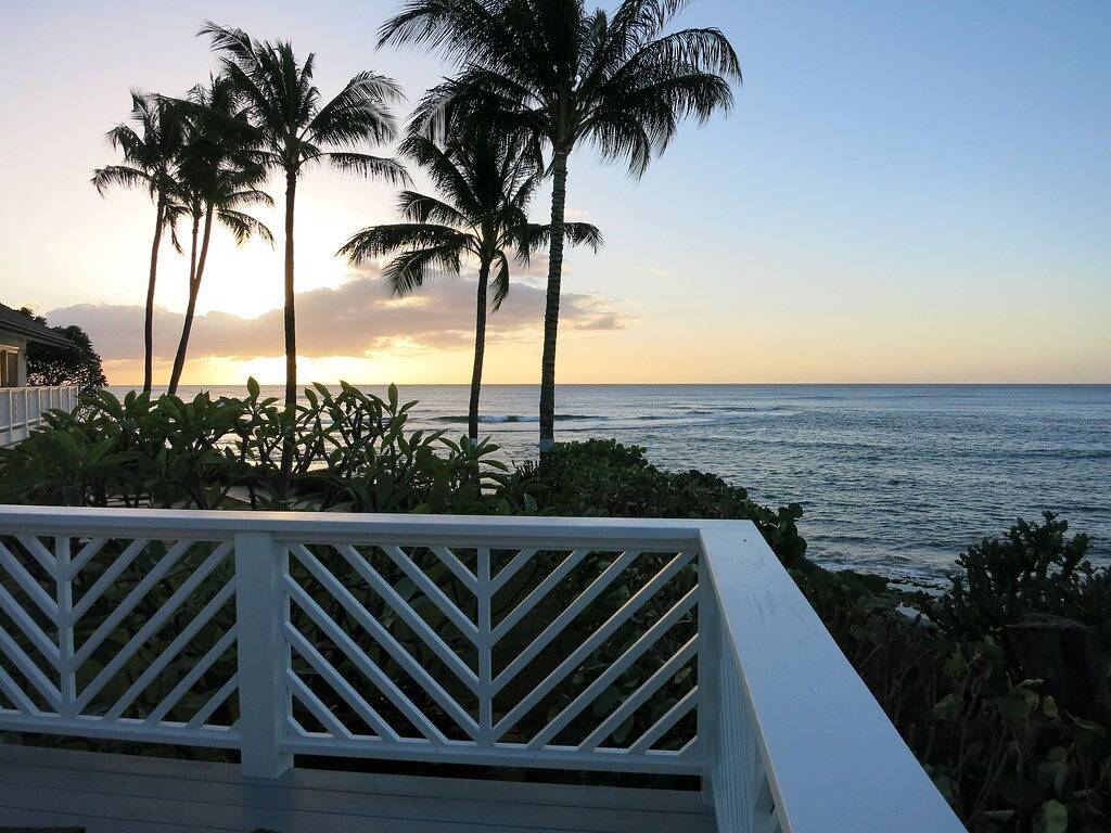 Unglaubliche Ozean- und Sonnenuntergangansichten in Maili, Oahu