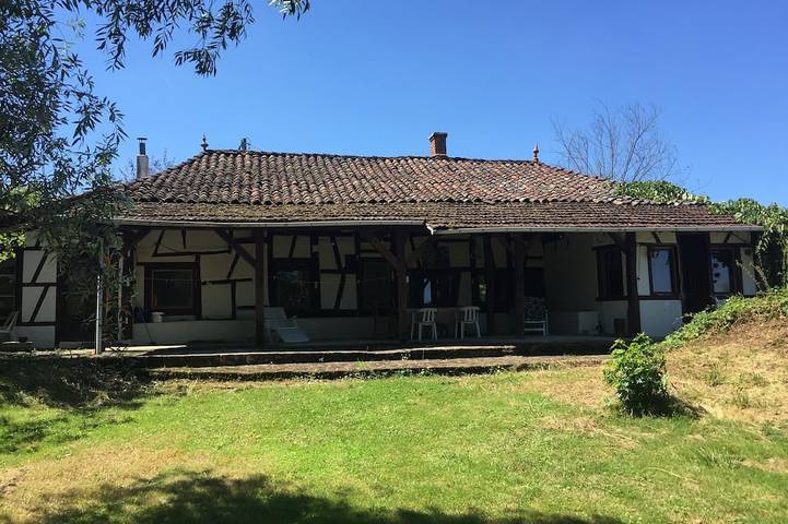 Agriturismo pour 8 personnes, avec piscine et jardin à Montpont-en-Bresse