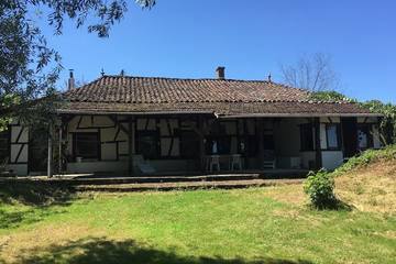 Gîte pour 8 personnes, avec jardin et piscine à Montpont-en-Bresse