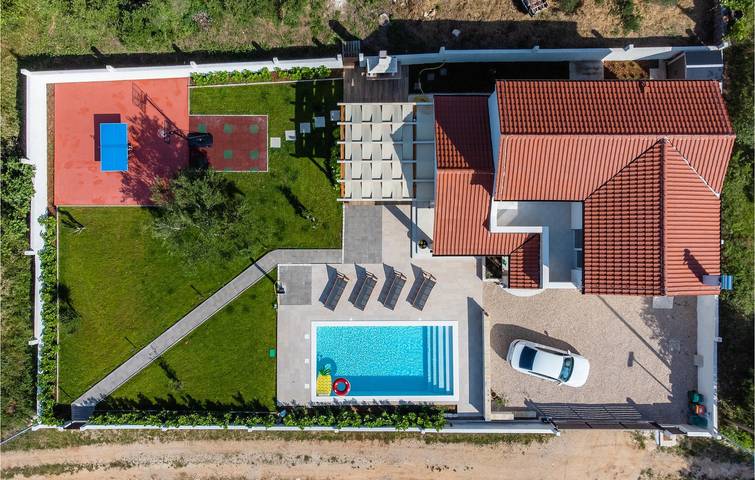 Geräumige 2-Zimmer-Wohnung mit Pool, WLAN und in Küstennähe in Pasman Stadt, Pasman