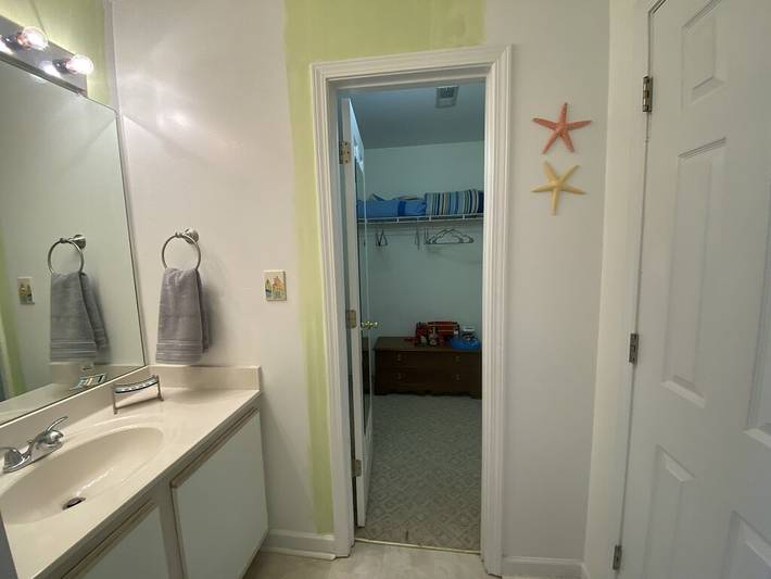 Vacation house for 8 people, with yard and hot tub, with pets in Emerald Isle