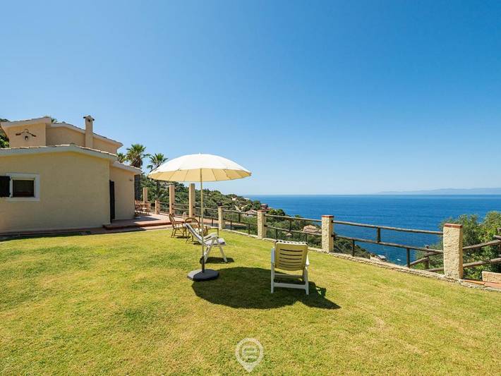 Villa per 4 persone, con panorama e giardino in Torre delle Stelle