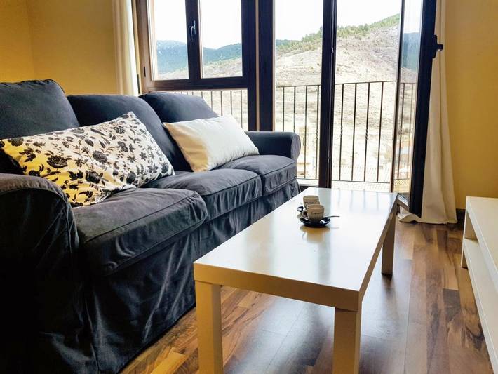 Apartamento para 6 personas, con Balcón además de Terraza y Vistas en Camarena de la Sierra