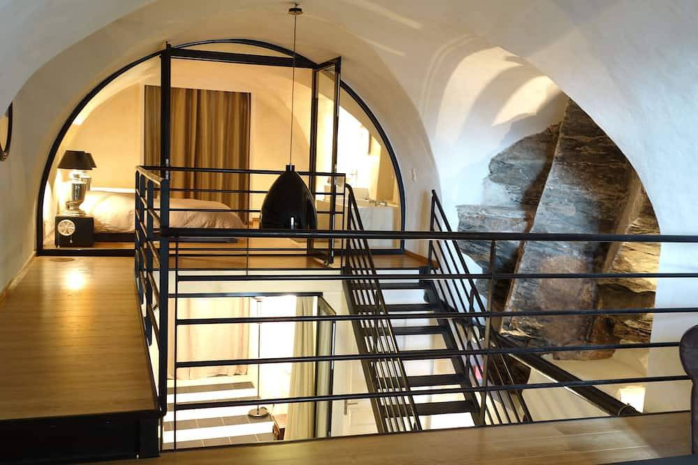 Geheel appartement, Loft van 100 m2 in het dorp van Erbalunga, aan het water in Erbalunga, Brando