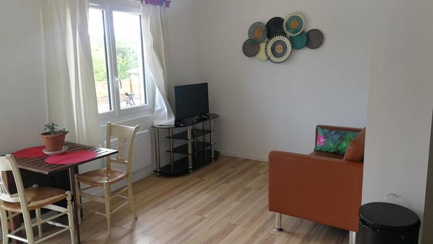 Appartement de vacances pour 2 personnes, avec jardin ainsi que piscine et vue