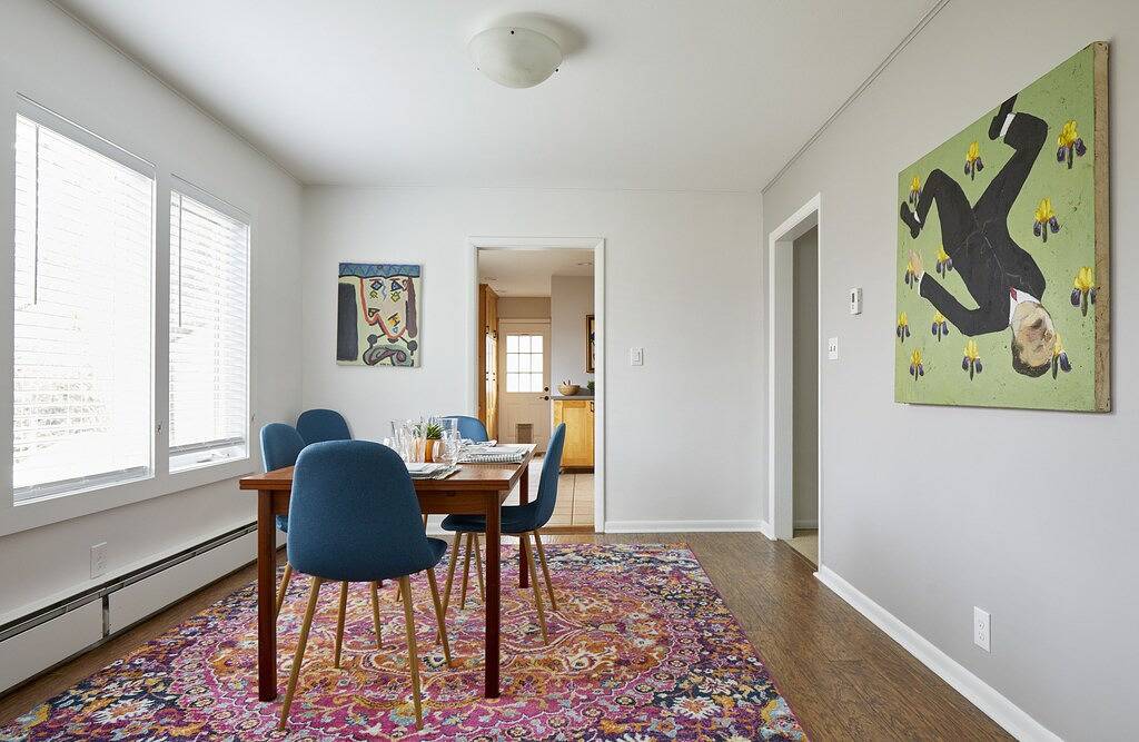 Hot Tub Fully Fenced Yard Spacious Bungalow Perfect for Families in Seattle, King County