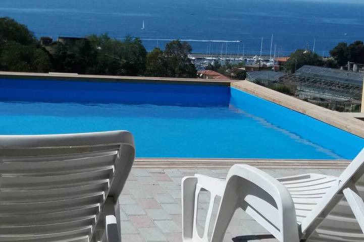 Ferienwohnung für 8 Personen, mit Garten und Pool sowie Balkon, mit Haustier