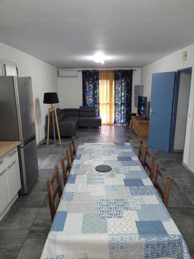 Gîte pour 9 personnes, avec Terrasse ainsi que Jardin et Piscine à Bégaar