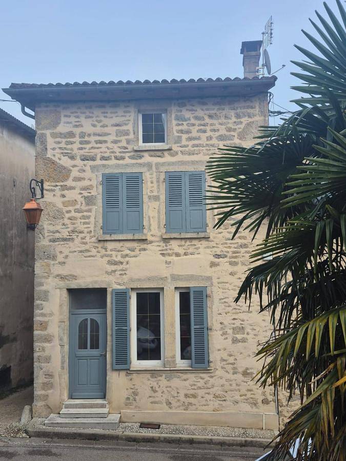 Location de vacances pour 8 personnes, avec vue et jardin à L'Abergement-de-Varey - 2