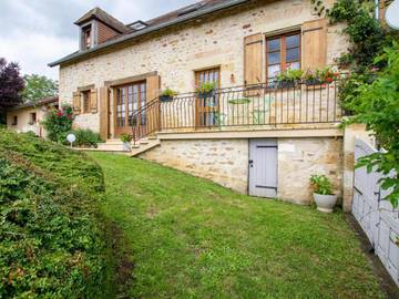 Gîte pour 6 personnes, avec terrasse et jardin à Cherveix-Cubas