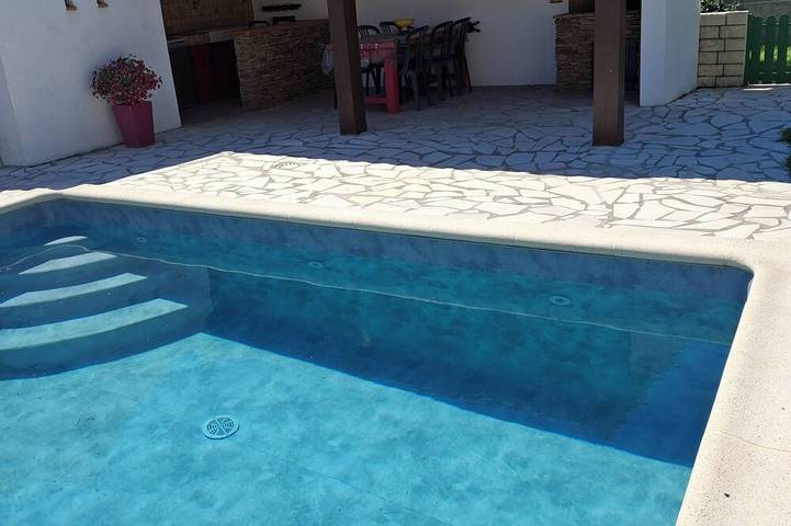 Location de vacances pour 6 personnes, avec jacuzzi ainsi que balcon et jardin à Saint-Geniès-de-Fontedit - 4