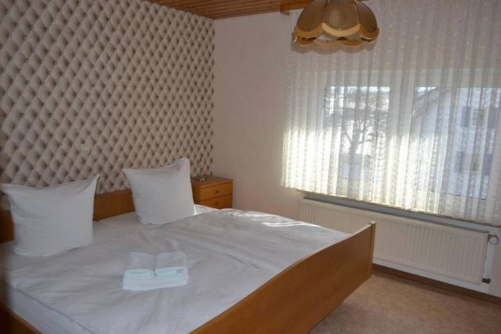 Ferienwohnung für 2 Personen, mit Terrasse in St. Johann (Württemberg)