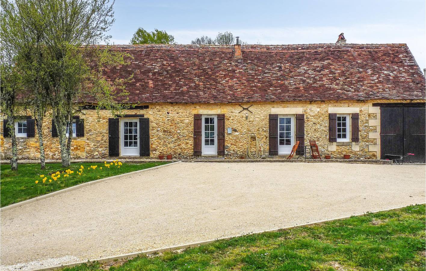 Les Lèches Retreat : Piscine, Jardin, Parking, WiFi in Église-Neuve-d'Issac, Périgord Pourpre
