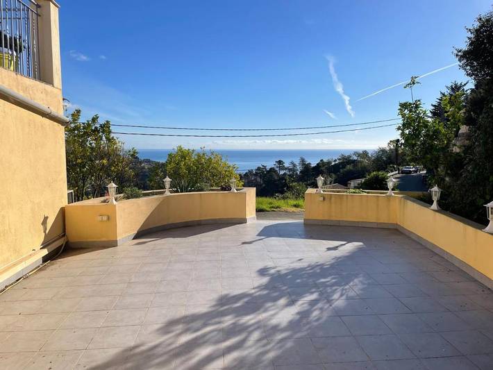 Gîte pour 5 personnes, avec terrasse et vue à Gorbio