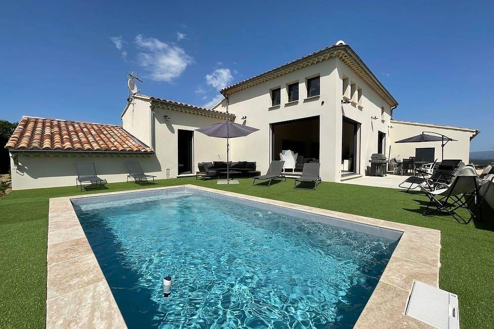 Villa Contemporaine Avec Piscine, au Coeur et au Calme du Vignoble in Bédarrides, Vaucluse