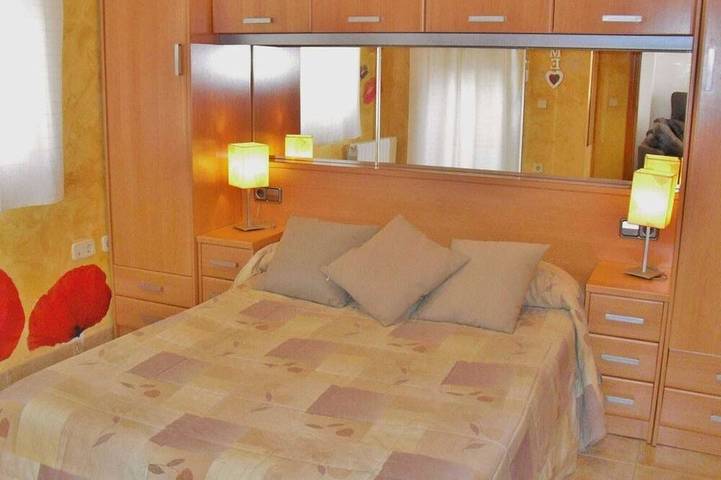 Location de vacances pour 11 personnes, avec jardin ainsi que terrasse et piscine, animaux acceptés à El Vendrell - 4