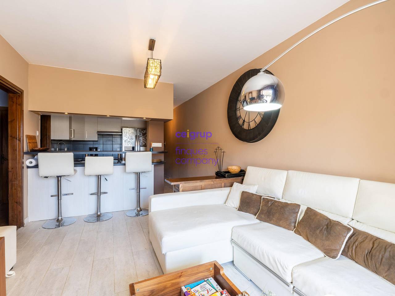 Ganze Wohnung, Guillem De Berguedà Bxs - Apartamento amplio y reformado, con pocas escaleras, situado en un tranquilo residencial de Grifeu in Platja Grifeu, Oberampurien
