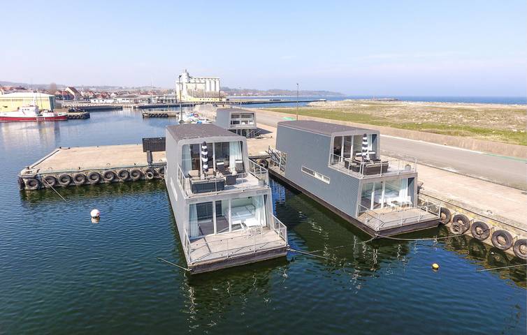 Husbåt for 6 personer, med Terrasse i Danmark