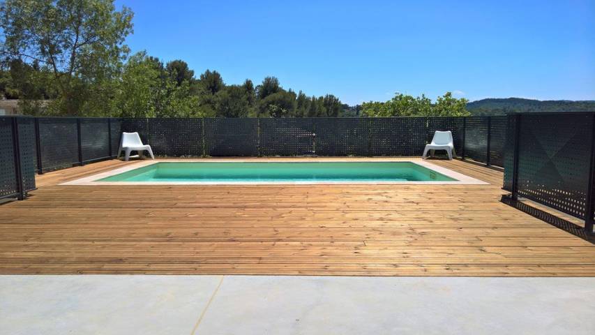 Gîte pour 6 personnes, avec piscine et terrasse à Verzeille