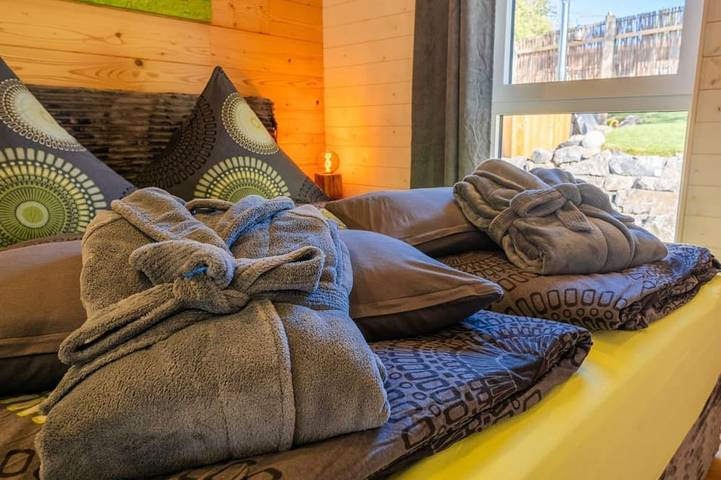 Mini-Chalet \"Heartbeat Of Alpacas\" - exklusiv mit Hot Pott und Hobbitsauna in Oederan, Chemnitz und Umgebung